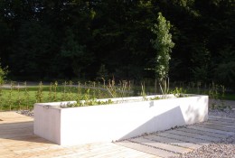 <p><strong>Mustergarten im Grugapark in Essen</strong><br />Wasserbecken an Ort und Stelle</p>